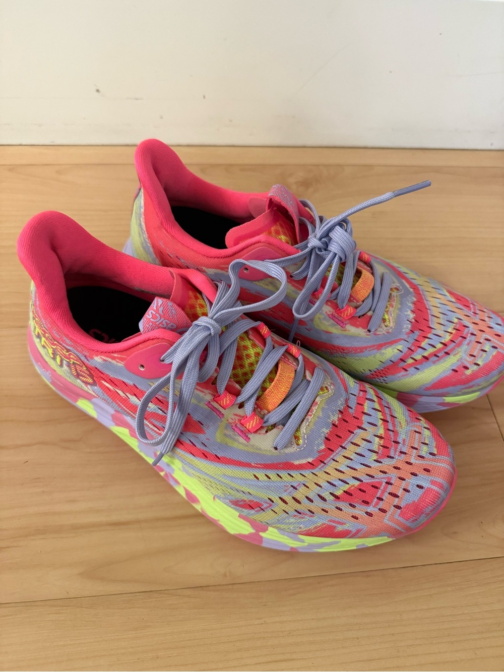 ASICS Women’s Noosa Tri 15 lMulticolor Pink Excellent Condition, size 8.5